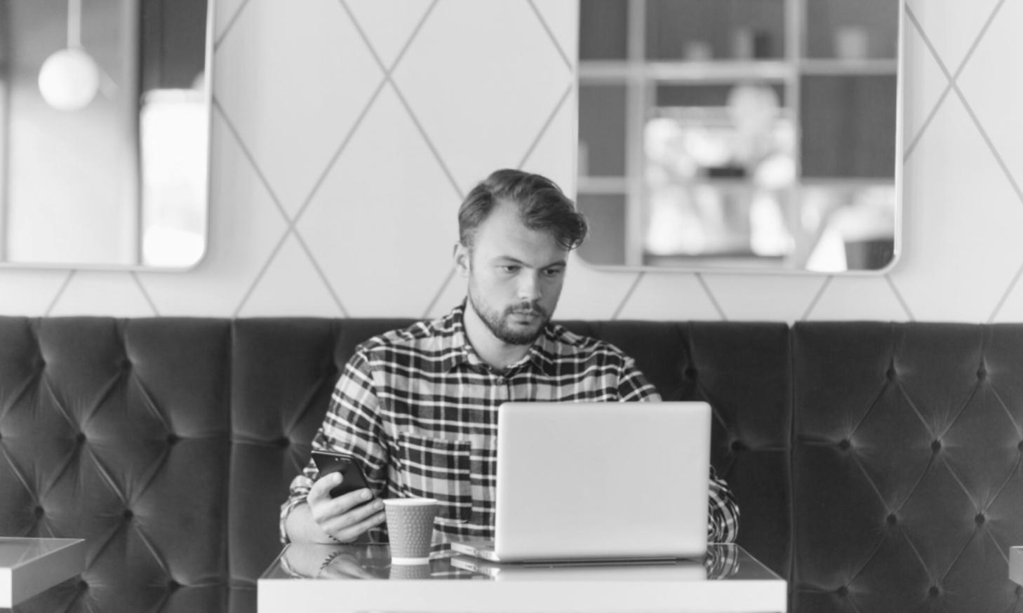 Tableau d'analyse financière avec graphiques et indicateurs